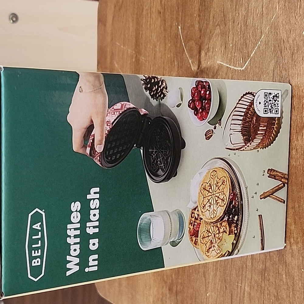 Bella Mini Snowflake Waffle Maker - Picture 5 of 7